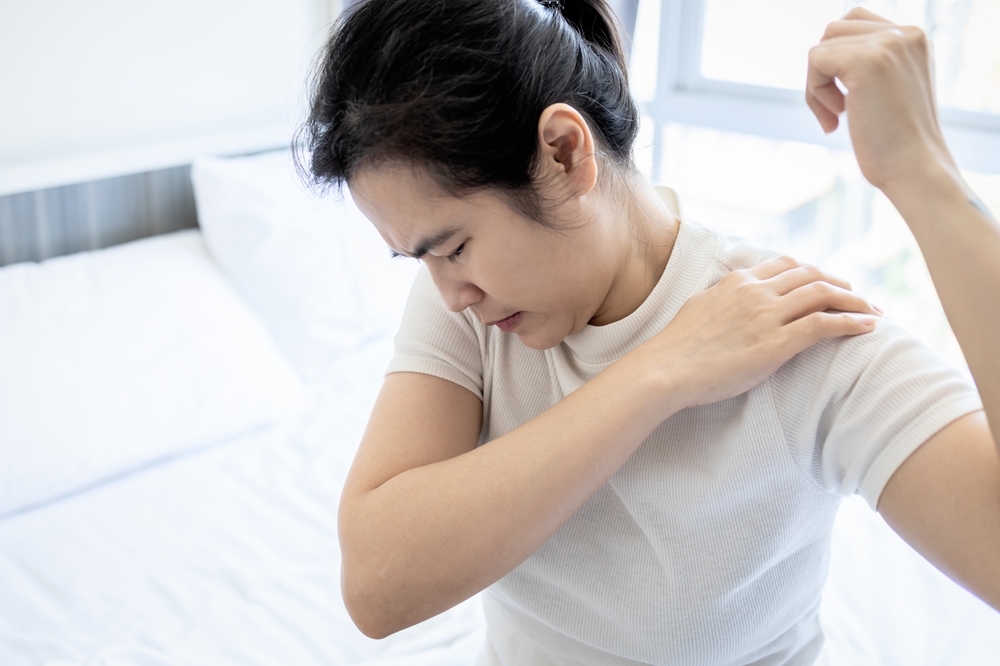 Why Does Your Shoulder Hurt When You Lift Your Arm After an Injury - chiropractor in metairie